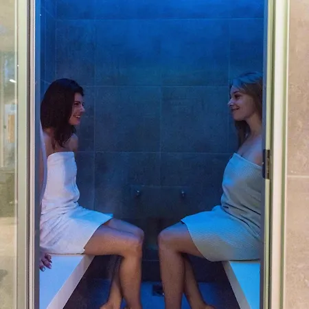 فندق مبيت وإفطار Cecha &wellness 4*