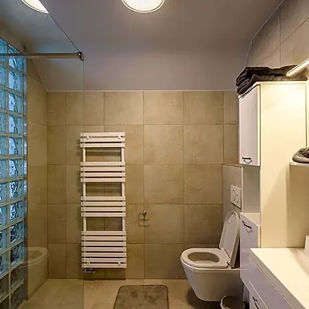 Cecha &wellness Oda ve Kahvaltı 4*